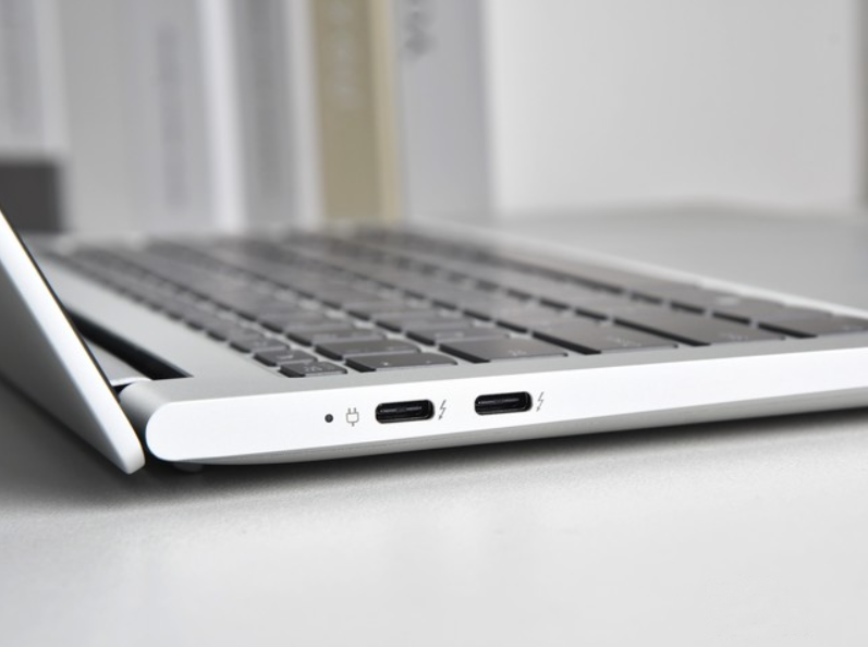 Yintoni iNew MacBook's Thunderbolt 4 port?